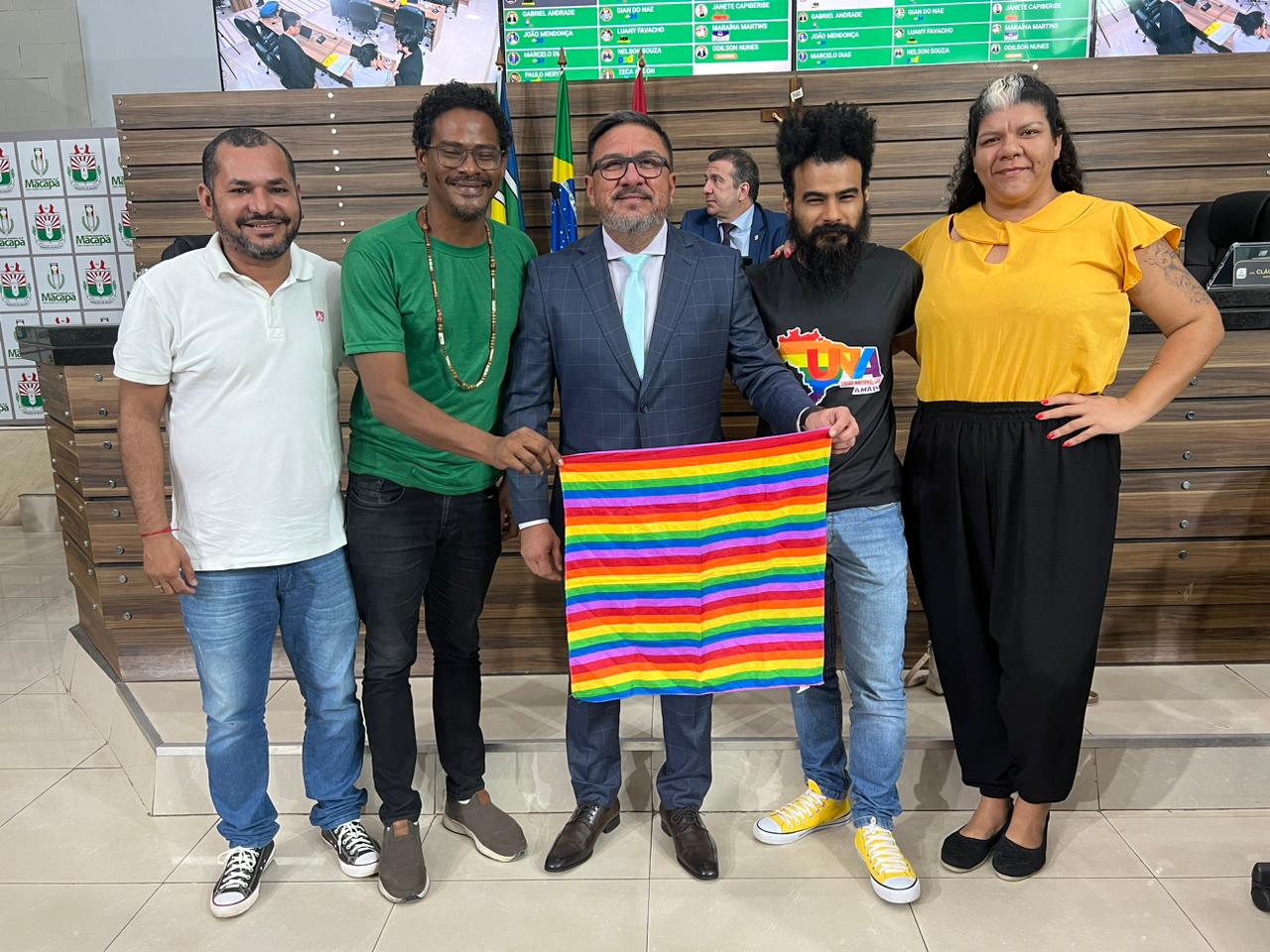 A convite de Claudiomar Rosa, ativista Renan Almeida faz uso da Tribuna na Câmara de Vereadores e faz alusão ao 34° dia internacional do combate à LGBTfobia